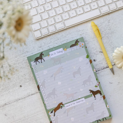Bay Horse and Daisies A5 To-Do List - Note Pad.