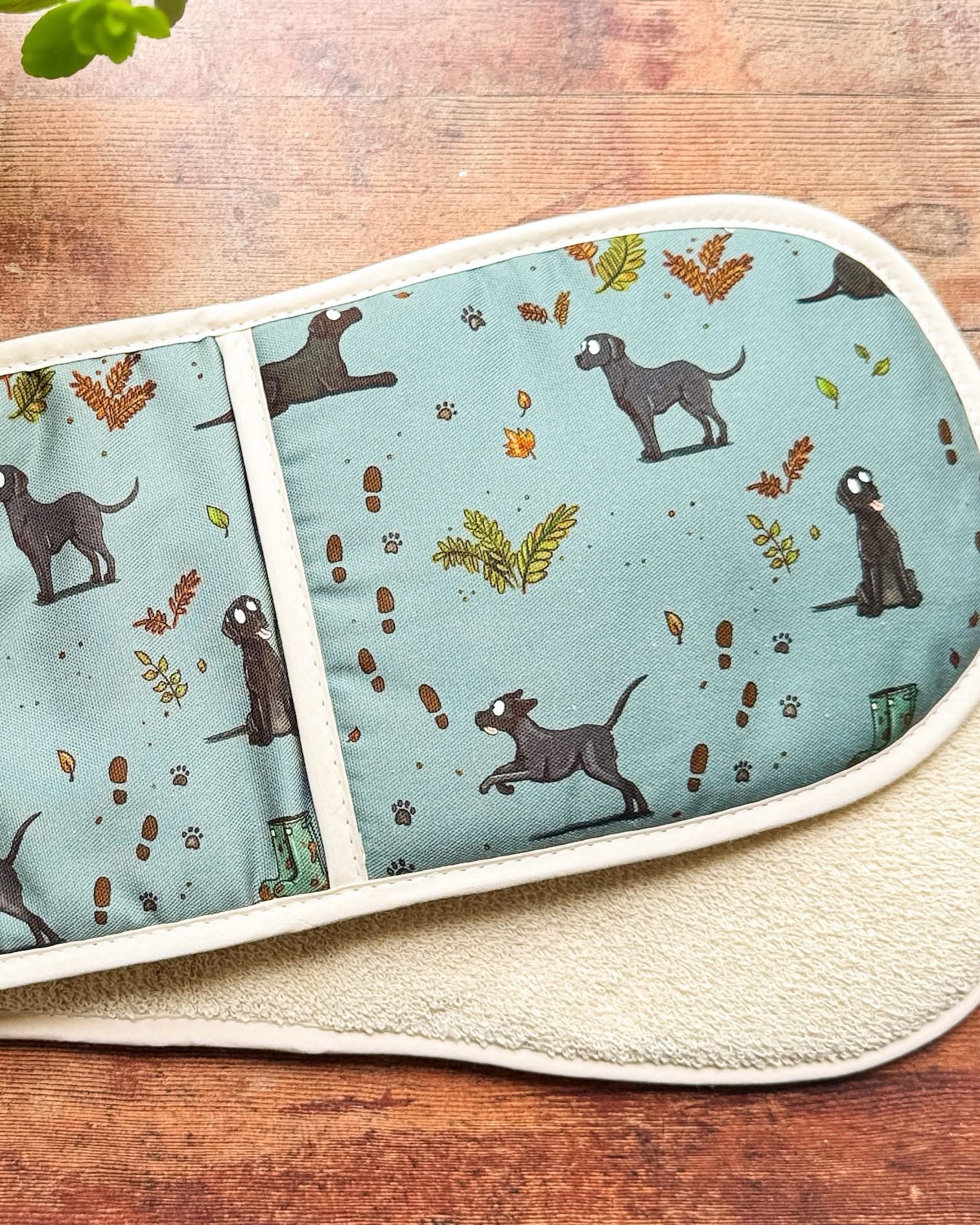 'Black Labrador' Oven Glove - Image 3