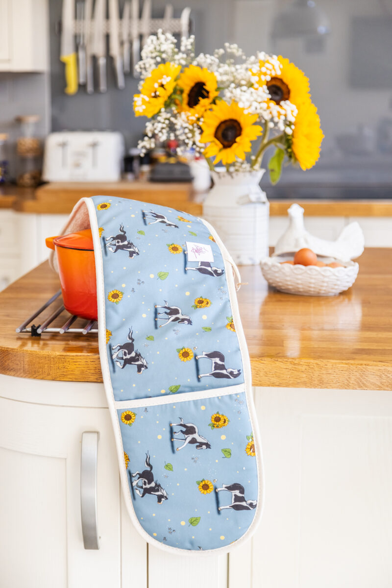 'Piebald Horse & Sunflowers' Oven Glove - Image 3